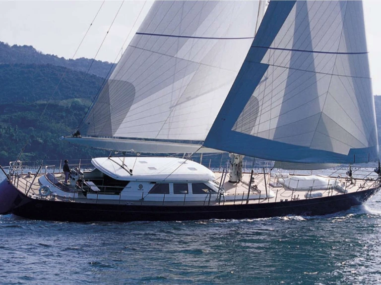 Louez un Perini Navi HERITAGE M à Naples
