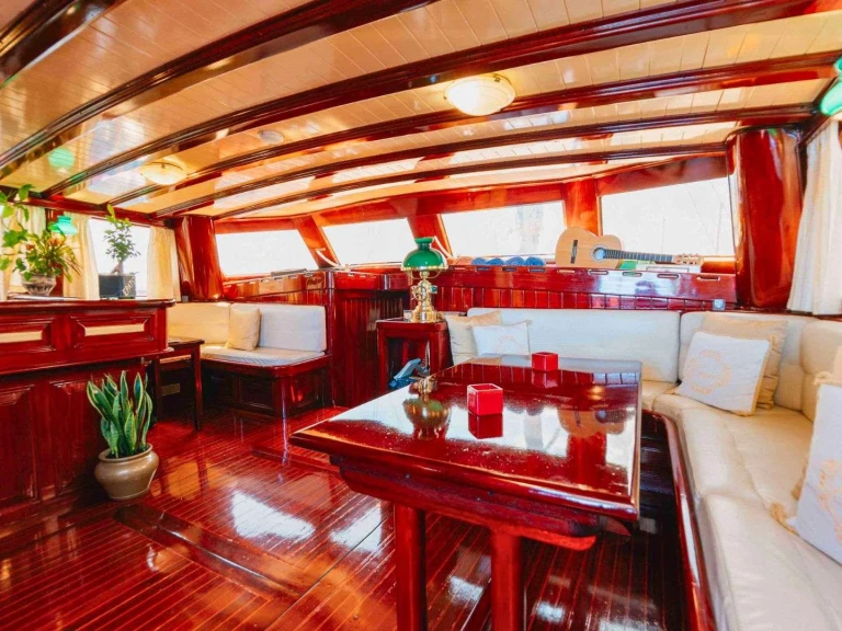Location bateau Athènes pas cher ERATO
