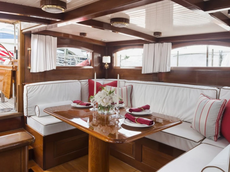 Location Yacht Hinckley avec permis