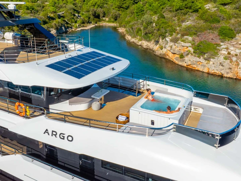Location Yacht Custom avec permis