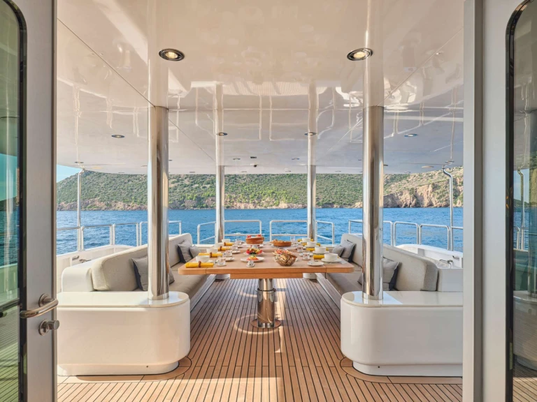 Benetti SOJO a louer à Athènes