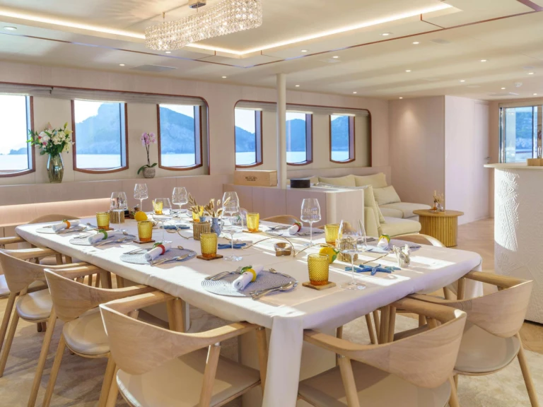 Location Yacht Custom avec permis