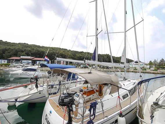 Bavaria Cruiser 34 a louer à Pula