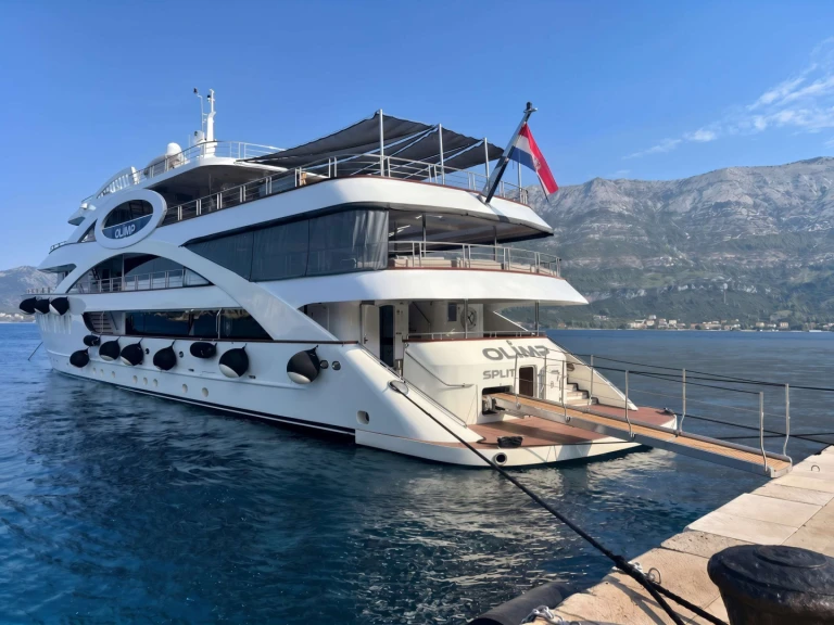 Louez un Custom Olimp à Croatie