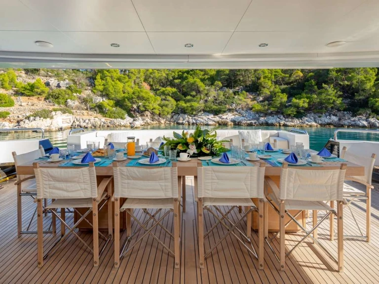Mondomarine ZALIV III a louer à Athènes