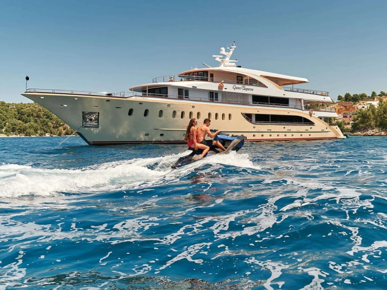 Louez un Custom Queen Eleganza à Croatie