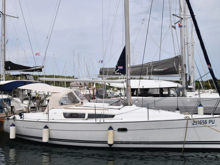 Location bateau Pula pas cher Sun Odyssey 32i