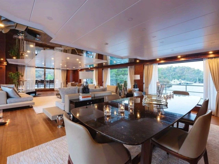 Location Yacht Custom avec permis