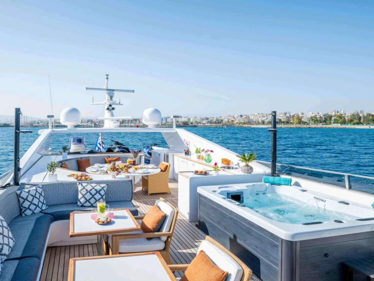 Location bateau Athènes pas cher MOBIUS