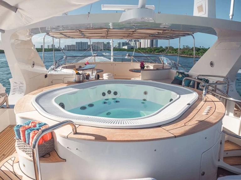 Louer Yacht avec ou sans skipper Benetti à Saint-Martin (NL)