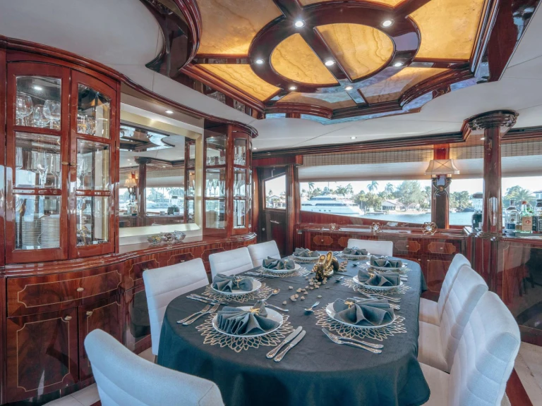 Location Yacht Lazzara avec permis