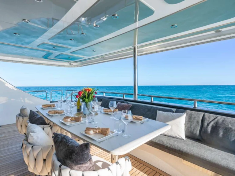 Location bateau Custom PRIVILEGE à Aventura sur Samboat