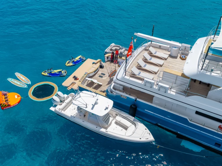 Location Yacht Cantiere delle Marche avec permis