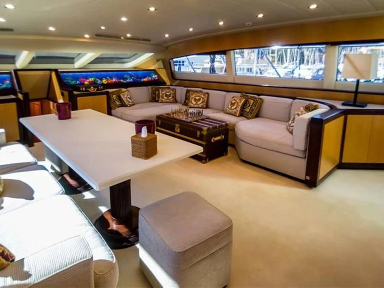 Location Yacht Mangusta avec permis