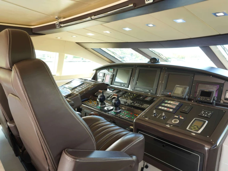 Mangusta Mangusta 105' a louer à Miami