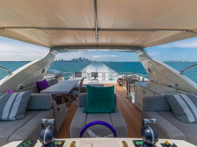 Location bateau Azimut Scarlet à Miami sur Samboat