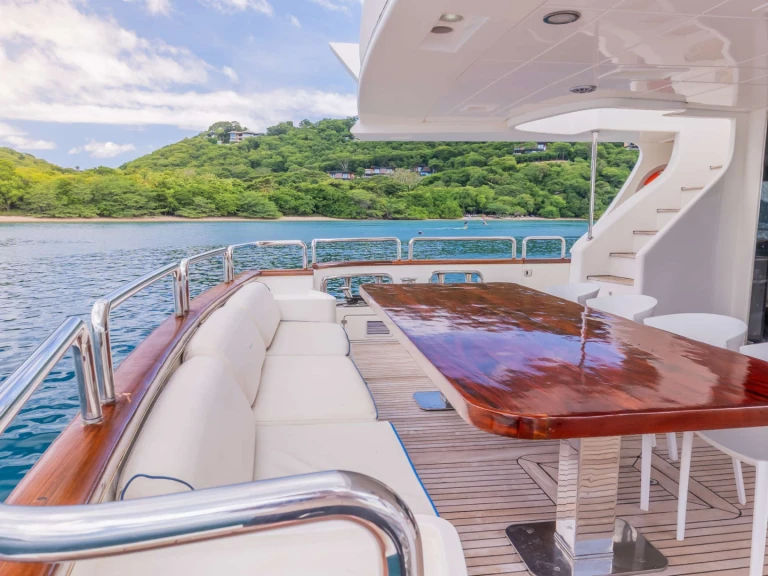 Location Yacht Azimut avec permis