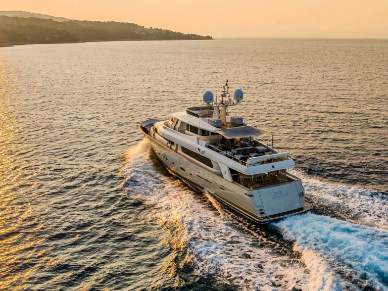 Location Yacht Ferretti avec permis