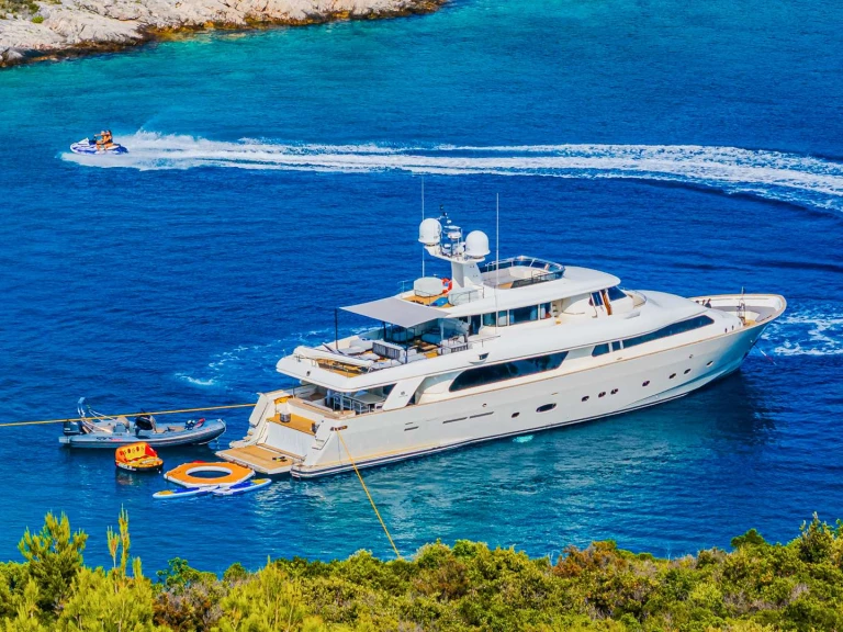 Ferretti KLOBUK a louer à Split