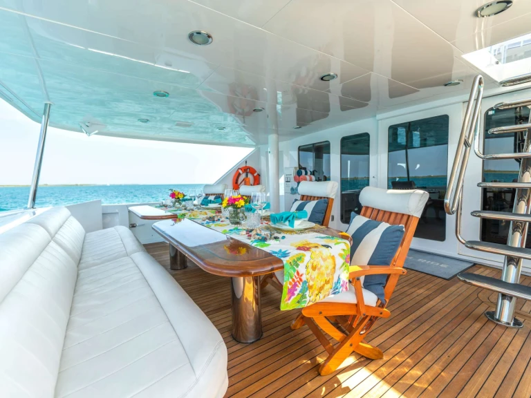 Location bateau Hatteras Magnum Ride à Newport sur Samboat