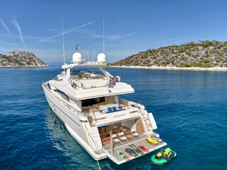 Location bateau Ferretti PAREAKKI à Athènes sur Samboat