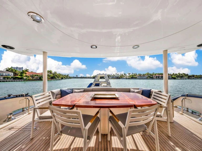 Location Yacht Sunseeker avec permis