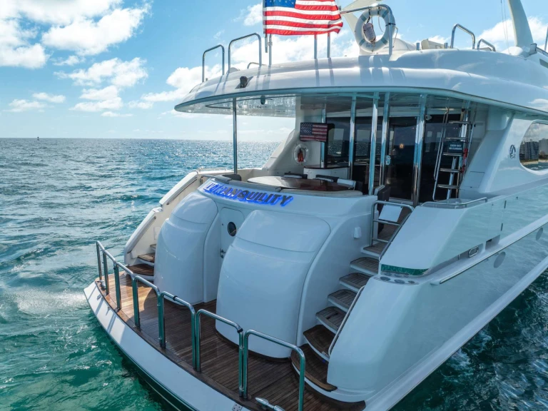 Louer Yacht avec ou sans skipper Lazzara à Fort Lauderdale