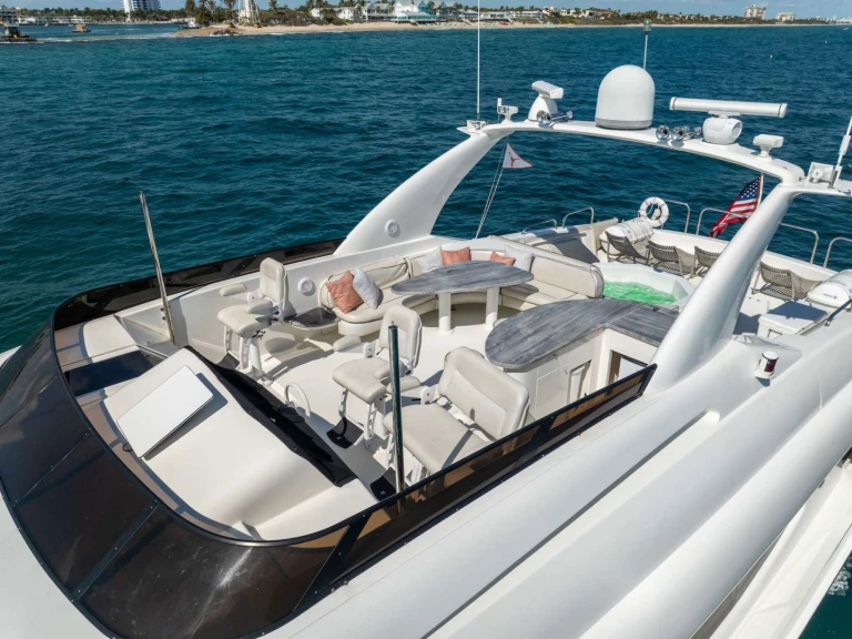 Location Yacht Lazzara avec permis