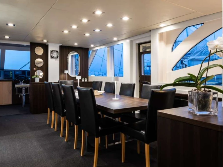 Location Yacht Custom avec permis