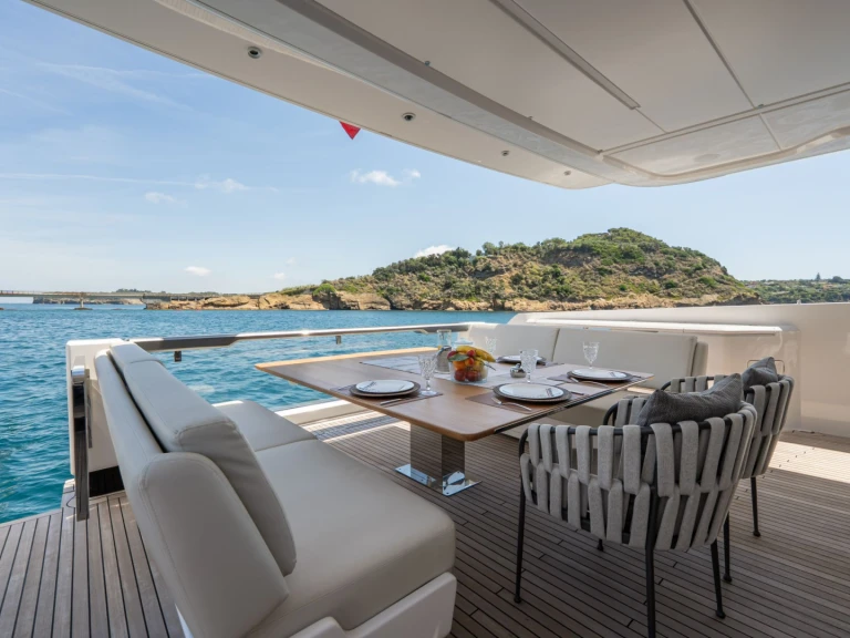 Location bateau Ferretti FAST à Castellammare di Stabia sur Samboat
