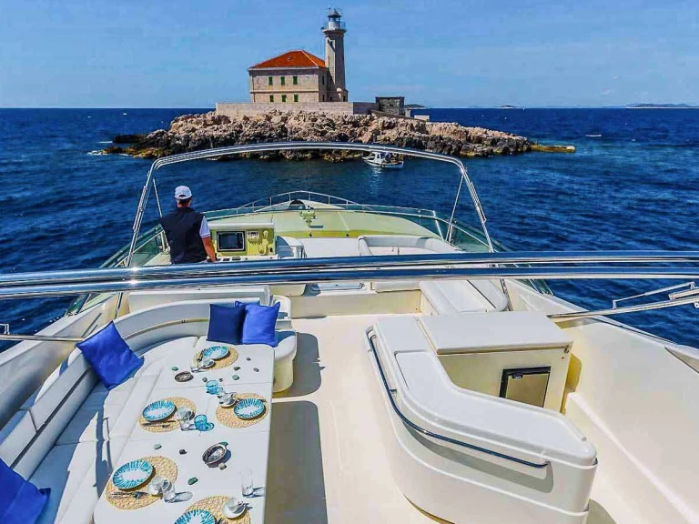 Louez un Ferretti MISS KATARIINA à Trogir