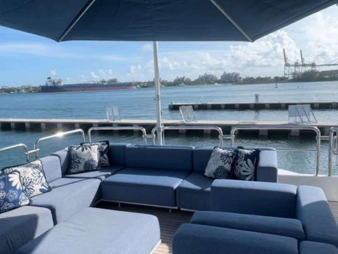 Location Yacht Azimut avec permis