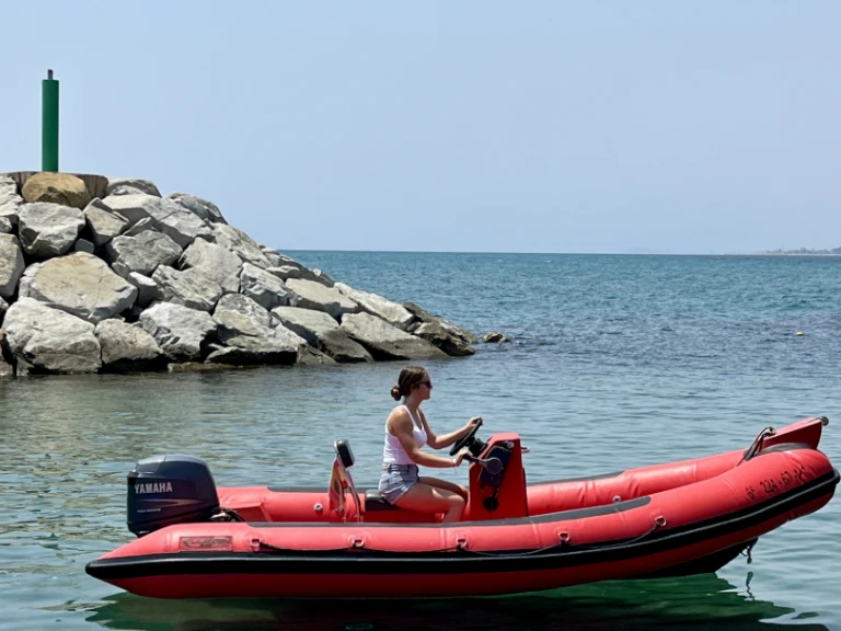 Louer Semi-rigide avec ou sans skipper Cobra à Sant Andreu de Llavaneres