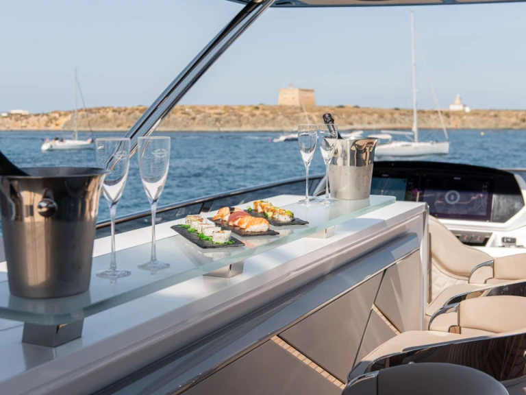 Location Yacht à Cannes - Sunseeker Wyldecrest