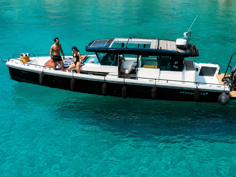 Location bateau Lávrio pas cher Axopar 37 XC Cross Cabin
