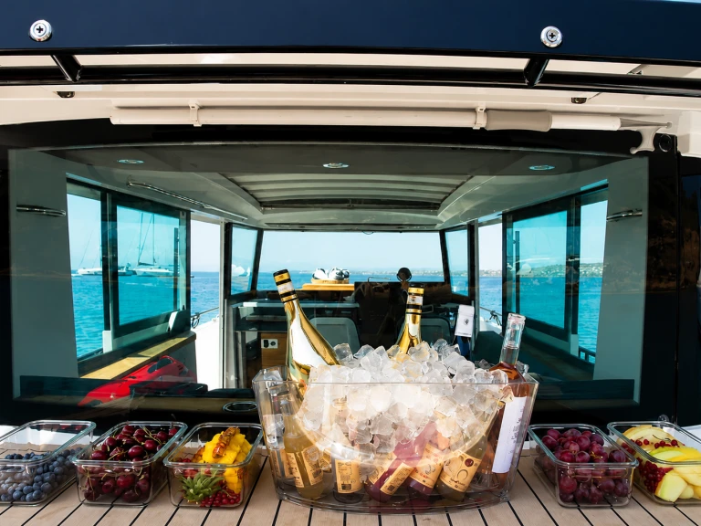 Location à Lávrio - Axopar Axopar 37 XC Cross Cabin sur SamBoat