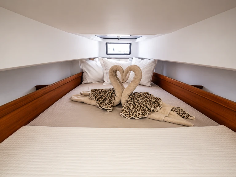 Location bateau Lávrio pas cher Axopar 37 XC Cross Cabin