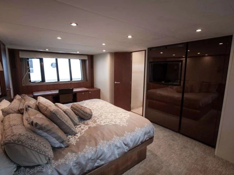 Location bateau Princess, UK Praying for Overtime à Miami sur Samboat