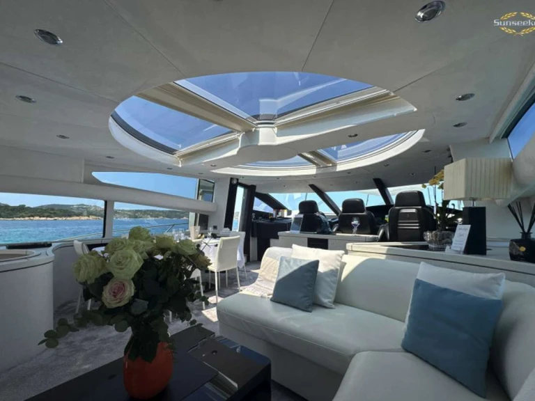 Sunseeker Light Blue a louer à Poltu Quatu