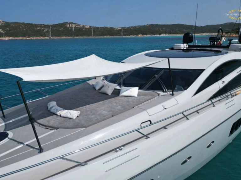 Location à Poltu Quatu - Sunseeker Light Blue sur SamBoat