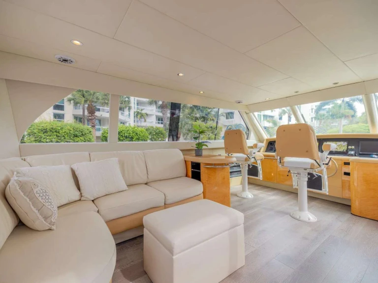 Location Yacht Lazzara avec permis