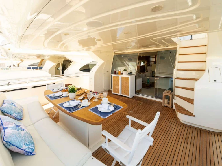 Louer Yacht avec ou sans skipper Ferretti à Athènes