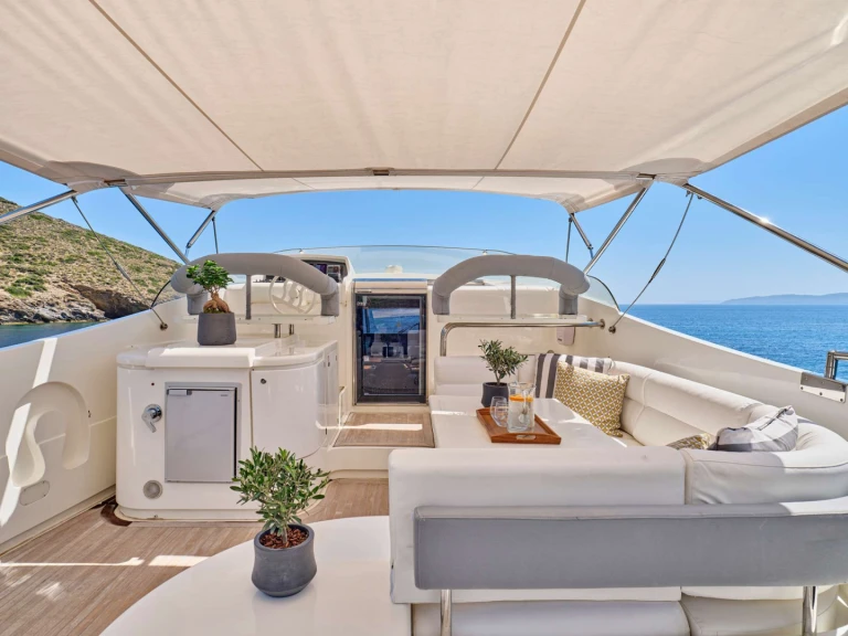 Location bateau Ferretti APEΙRON BLUE à Lávrio sur Samboat