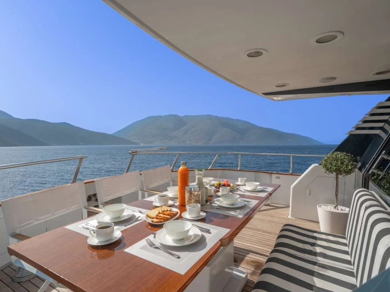 Location Yacht Cantieri di Pisa, Italy avec permis