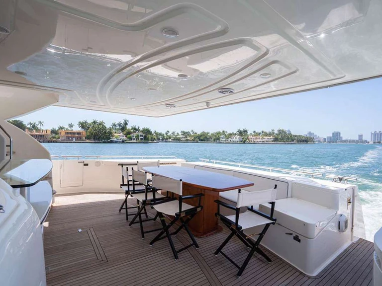 Location bateau Ferretti Twe11ve à Miami sur Samboat