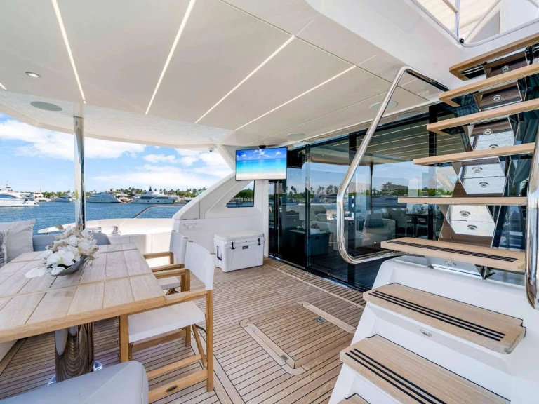 Location Yacht Sunseeker avec permis