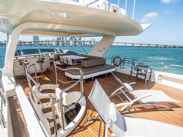 Azimut OWN THE NIGHT a louer à Miami