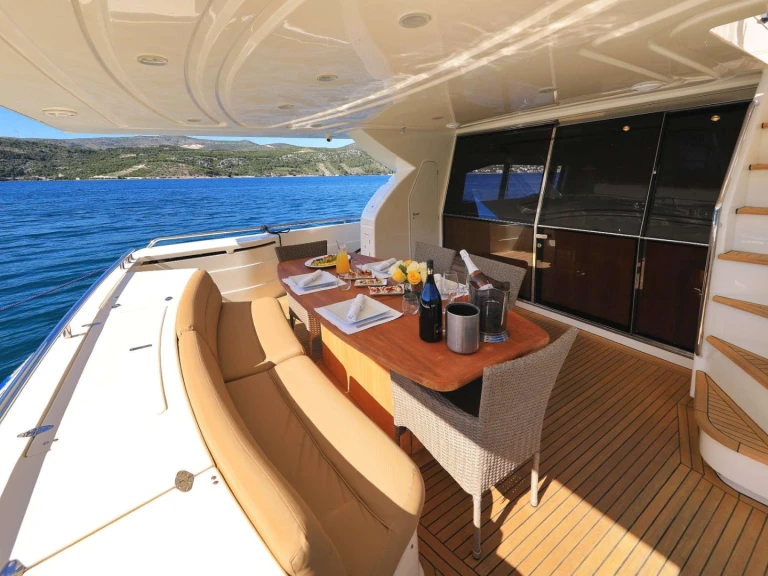 Location à Athènes - Ferretti LUNA ROSSA sur SamBoat