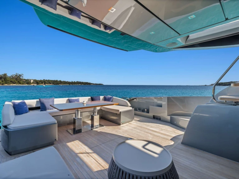 Louer Yacht avec ou sans skipper Riva à Cannes
