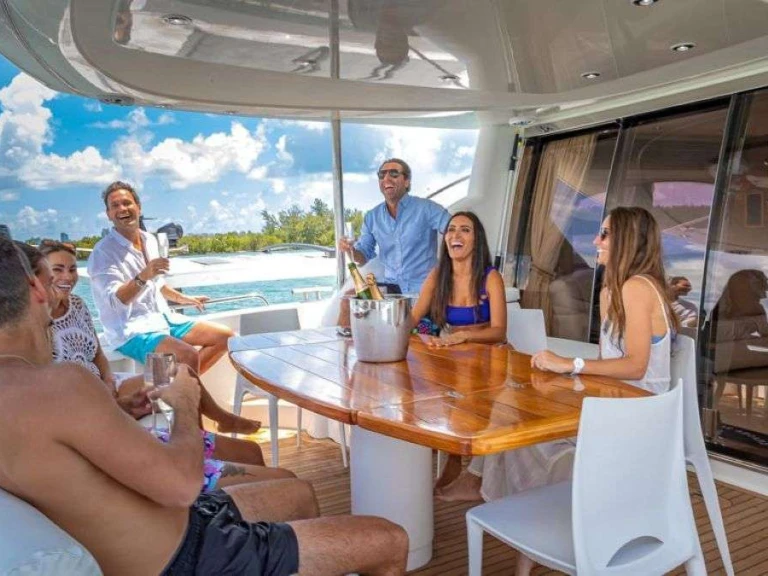 Location Yacht à Miami - Sunseeker GIULI
